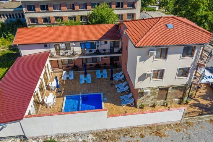 Family Hotel Preslav Exterior foto